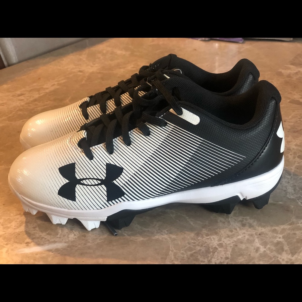 Boys baseball cleats